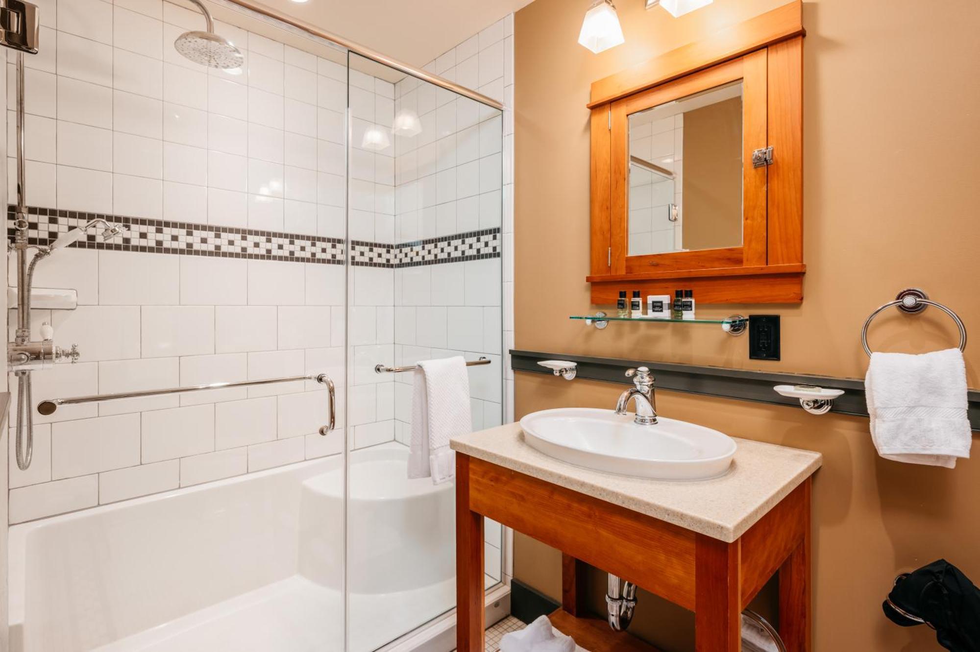 Tamarack Lodge Траверс-Сити Номер фото