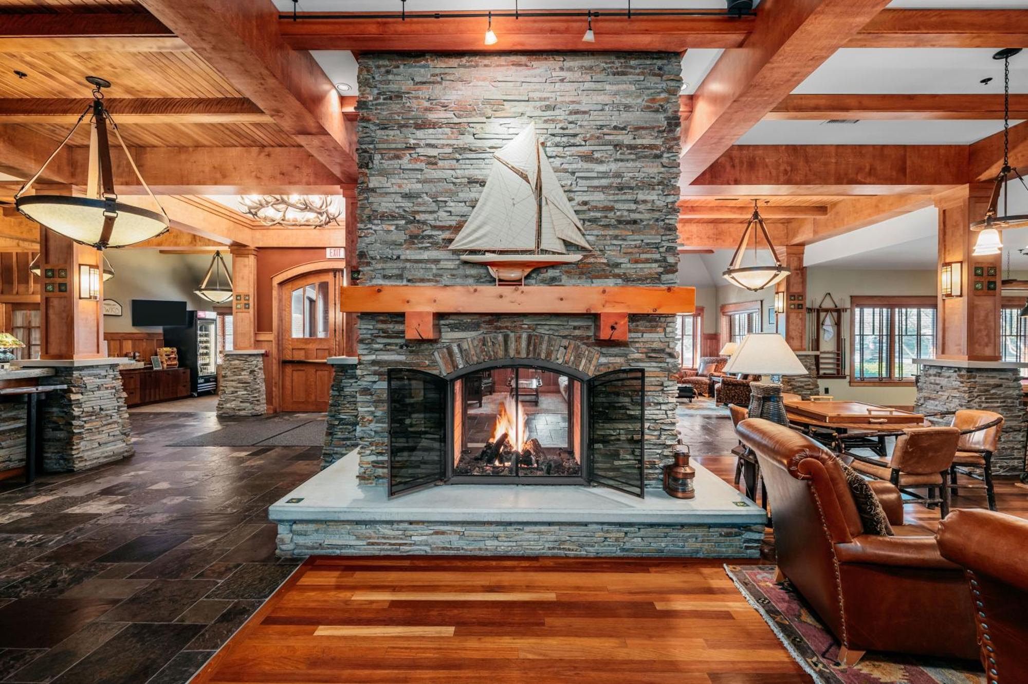 Tamarack Lodge Траверс-Сити Экстерьер фото